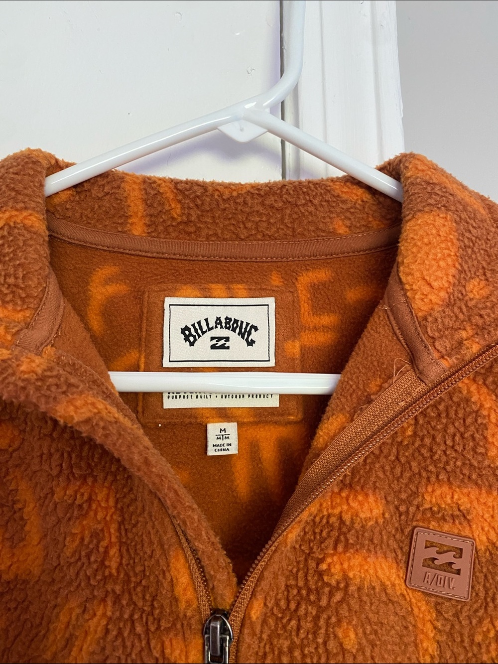 Billabong Rust Orange Patterned Quarter-Zip Fleece Pullover - Size M - Picture 3 of 3
